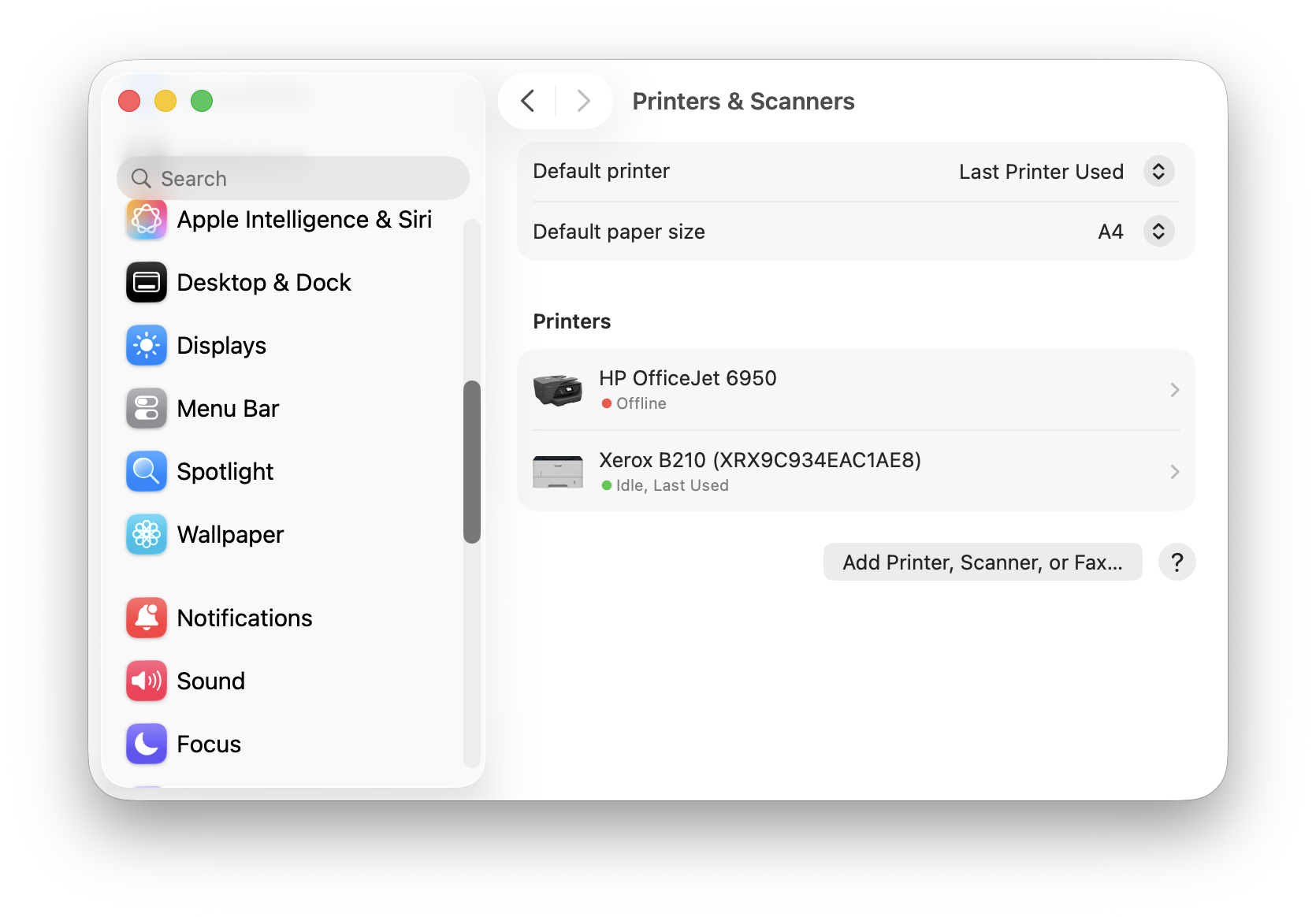 Ρυθμίσεις συστήματος σε macOS, ενότητα Printers & Scanners: λίστα με δύο εκτυπωτές, ο ένας με κόκκινη ένδειξη Offline και ο άλλος με πράσινη Idle, και το κουμπί Add Printer, Scanner, or Fax