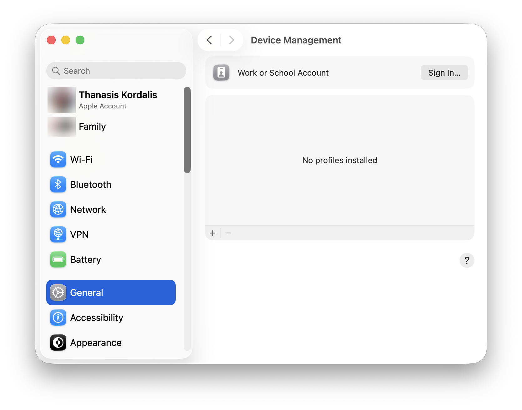 Ρυθμίσεις συστήματος σε macOS, ενότητα Device Management, με το μήνυμα No profiles installed που σημαίνει ότι ο Mac δεν είναι δεμένος σε σύστημα διαχείρισης εταιρείας